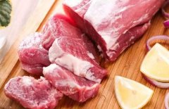 市場(chǎng)中購(gòu)買的肉，竟然掐出水了，這是怎么一回事呢？